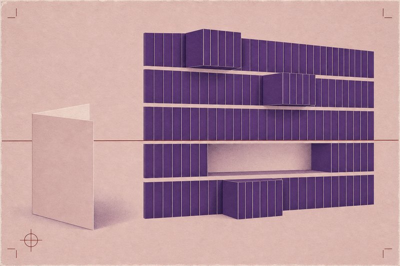 Grabado abstracto: una retícula de barras violetas apiladas en cinco hileras desiguales, como estantes vistos de costado, con una hilera vacía y algunas barras adelantadas; a la izquierda, un pliego doblado en pie sobre el papel desnudo.